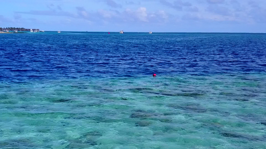 天堂度假村海滩度假的白天性质在沙洲附近有白色沙滩背景视频