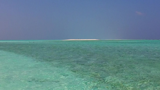 豪华海岸海滩的浪漫质感在度假村附近被透明的大海和白色视频