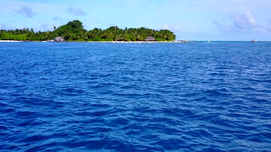 热带浪漫天空的热带旅游天堂海滩之旅由绿绿水和白沙在视频