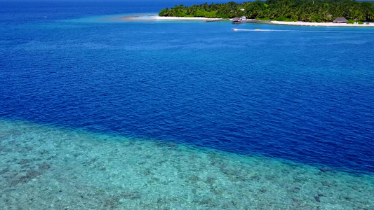 豪华的环礁湖海滩冒险浪漫抽象主义由海浪附近沙滩背景视频