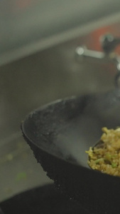 慢镜头升格拍摄素材中餐炒饭烹饪过程中餐素材视频