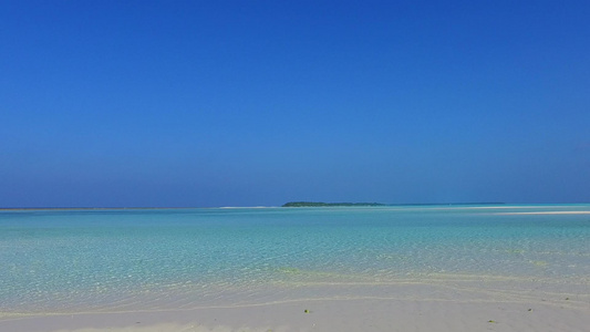 豪华海洋观光海滩旅行的浪漫性由在珊瑚礁附近有白色沙子视频