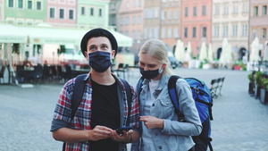 戴口罩的游客在欧洲旅游18秒视频