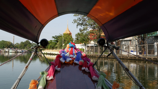 在Bangkok旅游旅行期间观光客乘亚航运河游览平静视频