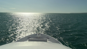 船在海上航行的风景9秒视频