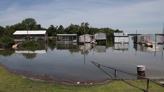 莱维斯维尔湖洪水泛滥视频