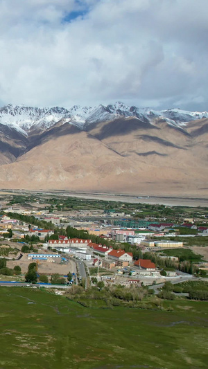 航拍新疆南部昆仑山脉下著名旅游小镇塔县全景视频旅游目的地56秒视频