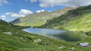 在古代陶伦岛的吉拉克西湖岸边陡峭的山坡11秒视频