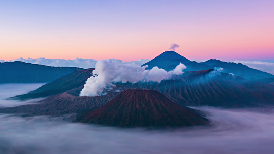 美丽的布罗莫火山景观日出时间流逝具有里程碑意义的自然视频