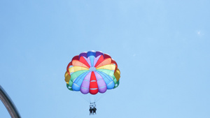 海面滑翔伞10秒视频