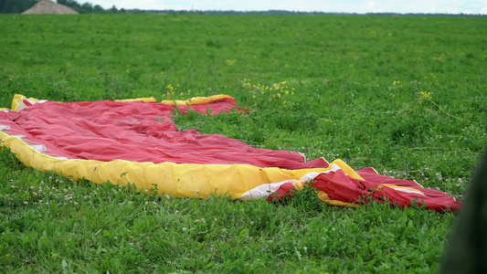 滑翔伞红翼视频