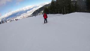 在滑雪坡上滑雪23秒视频