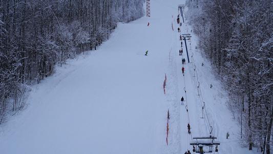 用于滑雪和单板滑雪的视频滑雪胜地4k视频