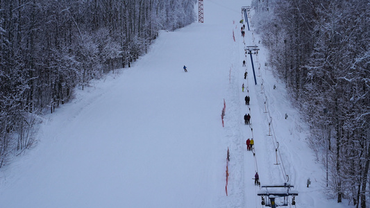 用于滑雪和单板滑雪的视频滑雪胜地4k视频