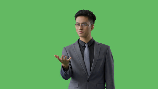 4k绿幕合成抠像商务男性手部展示显示操作动作视频