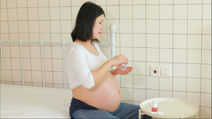 双胞胎准妈妈孕晚期补充维生素29秒视频