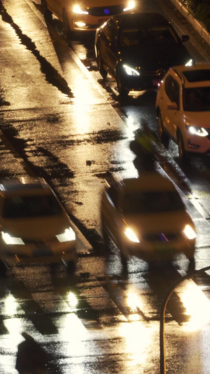 城市暴雨天气道路交通夜景汽车车流素材交通素材91秒视频