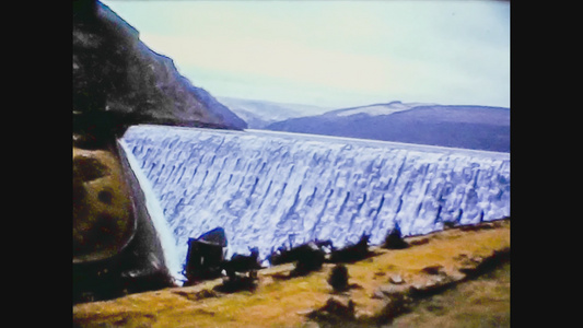 1975年统一王国山上瀑布视频