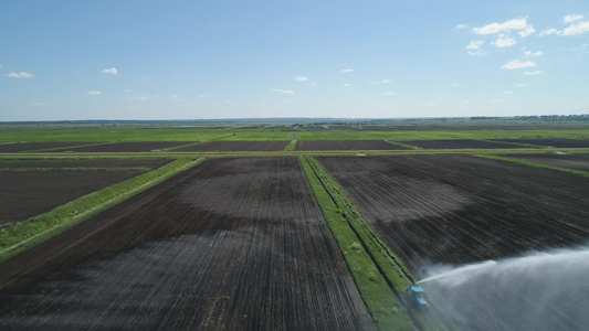 农业用地的灌溉系统视频