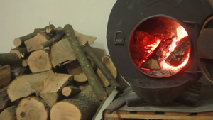 燃烧木柴的炉灶15秒视频