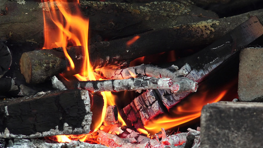 壁炉中的木柴火视频