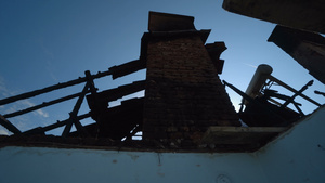 着火后被烧的房屋烧毁16秒视频