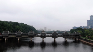 4K航拍跨江风雨桥20秒视频