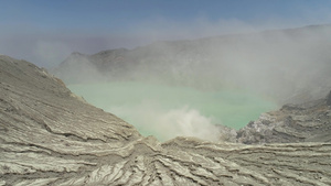 山地景观和火山湖29秒视频