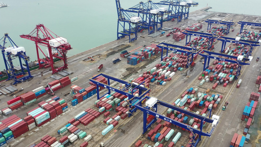 航拍中国海南海口港集装箱码头集装箱堆场视频