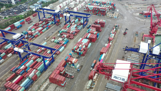 航拍中国海南海口港集装箱码头集装箱堆场视频