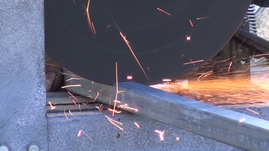 切割金属棒2产生的火花视频
