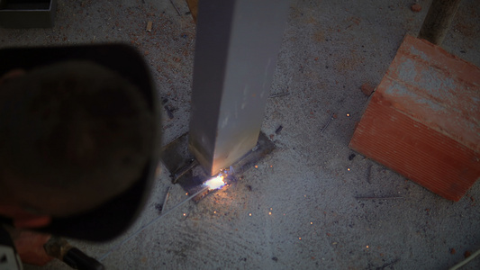 工厂车间焊工视频