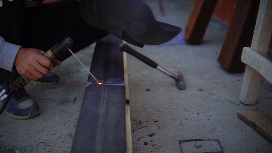 建筑工地焊接焊机与火花焊接视频