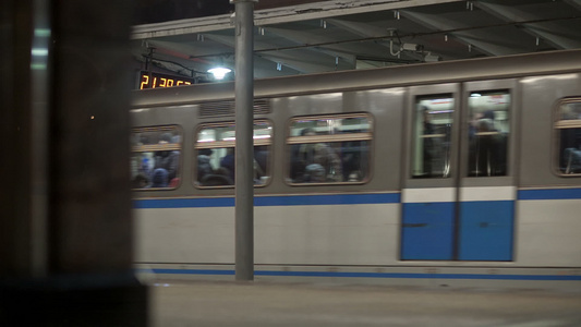 莫斯科地铁站火车视频