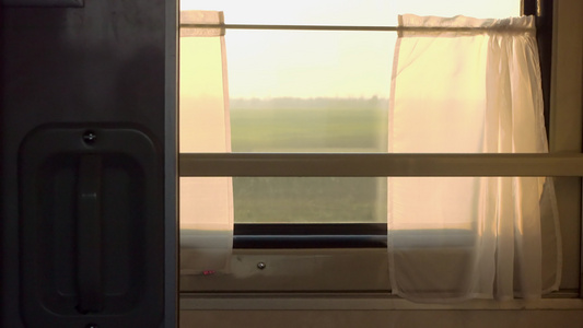 早晨列车窗口视频