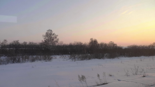 西伯利亚春天的日落风景视频