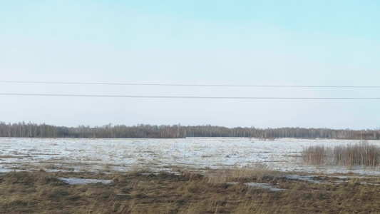 列车窗外飞驰的西伯利亚春天风景视频