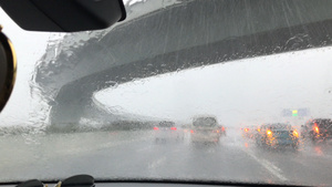 车内第一视角暴雨中行驶的车流4k素材49秒视频