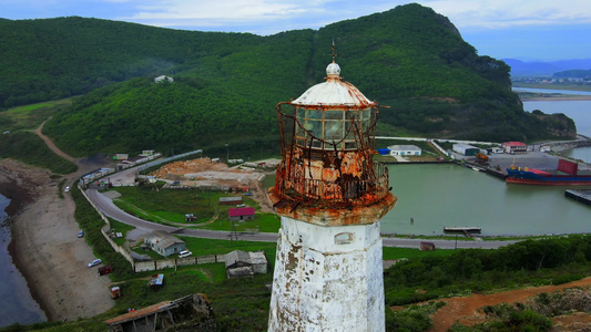 飞过普里莫斯基地区鲁德纳亚普里斯坦村的图画露迪尼灯塔视频