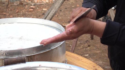 湖南衡东乡村喜宴手工肉丸美食制作视频