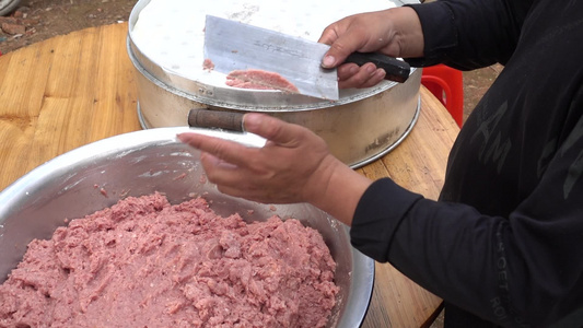 湖南衡东乡村喜宴手工肉丸美食制作视频