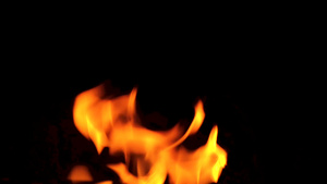黑暗中抽象的火焰15秒视频