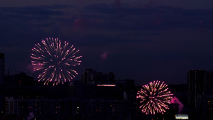 夜空中美丽的烟花23秒视频