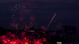 夜空中美丽的烟花19秒视频