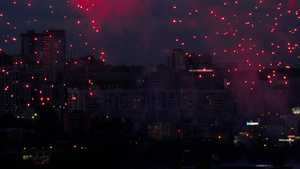 夜空中美丽的烟花25秒视频