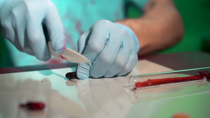 外科医生用刀子做实验12秒视频
