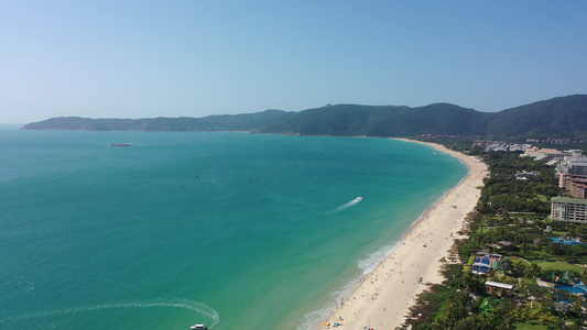 航拍海南三亚亚龙湾海滩月牙湾热带沙滩海景视频