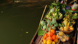 khlong河运河长尾船和热带异国丰富多彩的热带水果20秒视频