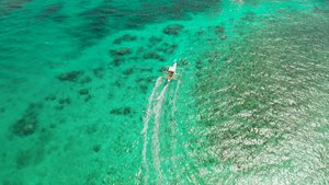 珊瑚礁和蓝海海景15秒视频