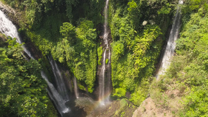 美丽的热带瀑布巴利印度28秒视频